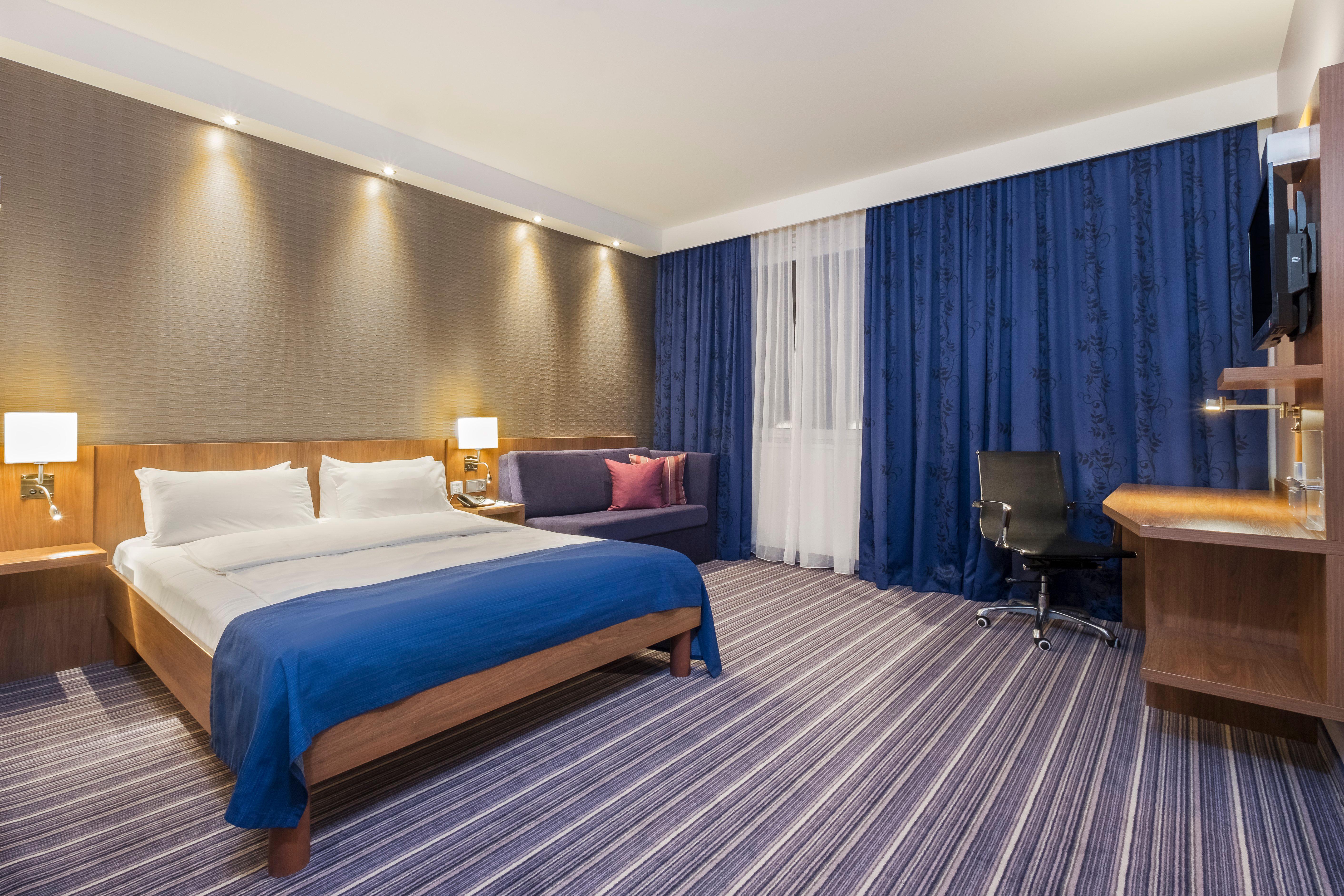 Express By Ihg Hotel 3*